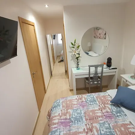 Alloggio in famiglia Bedroom With Private Bathroom In The Center, Next To The Subway