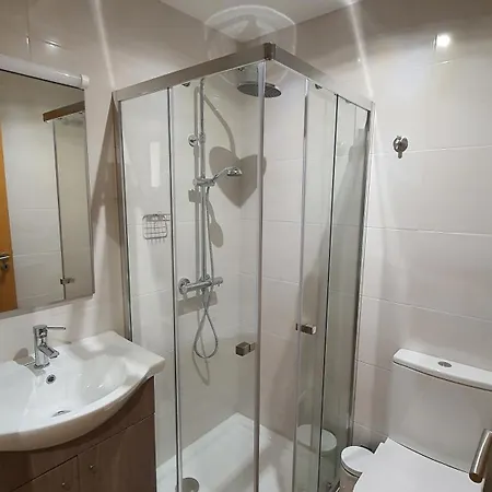 Alloggio in famiglia Bedroom With Private Bathroom In The Center, Next To The Subway Oporto