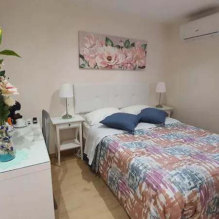 Bedroom With Private Bathroom In The Center, Next To The Subway Alloggio in famiglia Oporto