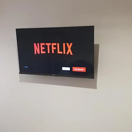 Bedroom With Private Bathroom In The Center, Next To The Subway Séjour chez l'habitant Oporto