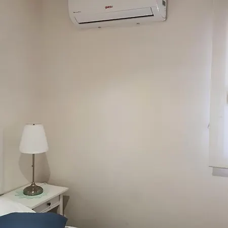 Pensjonat Bedroom With Private Bathroom In The Center, Next To The Subway *