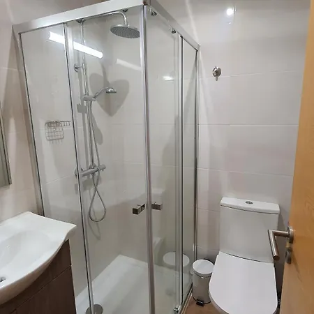 Maison d'hôtes Bedroom With Private Bathroom In The Center, Next To The Subway Oporto