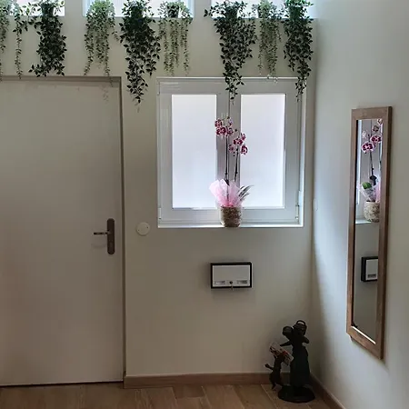 Bedroom With Private Bathroom In The Center, Next To The Subway *