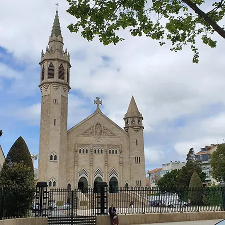 Séjour chez l'habitant Bedroom With Private Bathroom In The Center, Next To The Subway Oporto