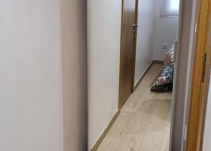 Bedroom With Private Bathroom In The Center, Next To The Subway Homestay *