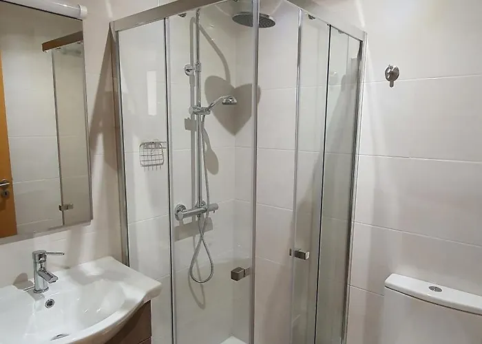 Homestay Bedroom With Private Bathroom In The Center, Next To The Subway Porto