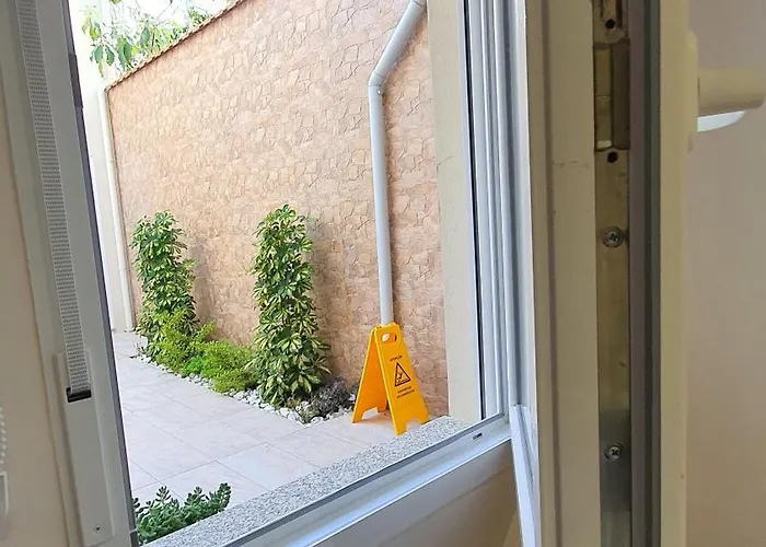 Homestay Bedroom With Private Bathroom In The Center, Next To The Subway Porto