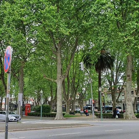 Bedroom With Private Bathroom In The Center, Next To The Subway *