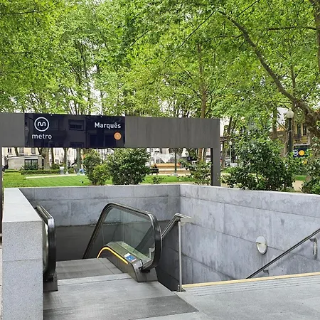 ホームステイ Bedroom With Private Bathroom In The Center, Next To The Subway *