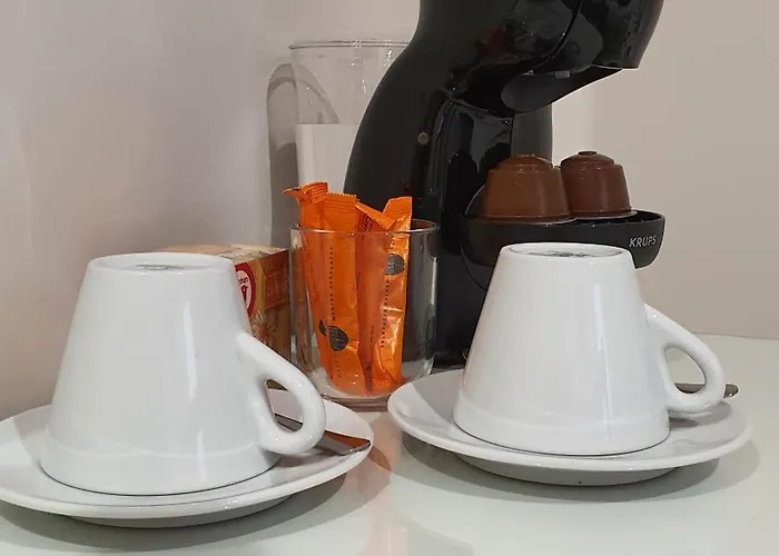 Bedroom With Private Bathroom In The Center, Next To The Subway *