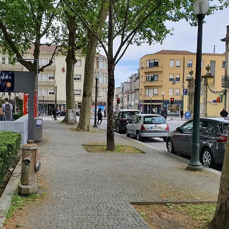 Casa de hóspedes Bedroom With Private Bathroom In The Center, Next To The Subway Porto
