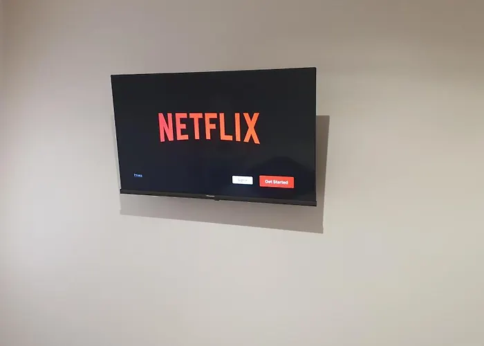 Bedroom With Private Bathroom In The Center, Next To The Subway Habitación en casa particular Oporto