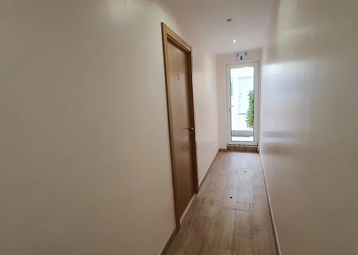 Bedroom With Private Bathroom In The Center, Next To The Subway Habitación en casa particular